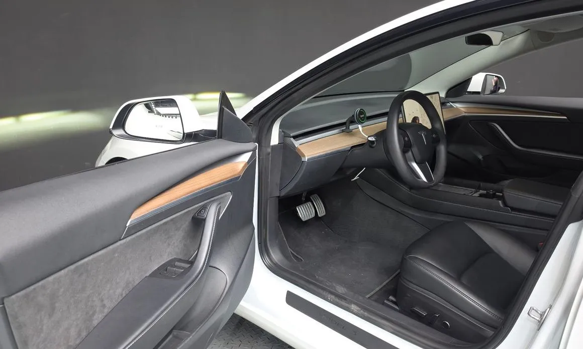 Tesla Model 3 — фото 10
