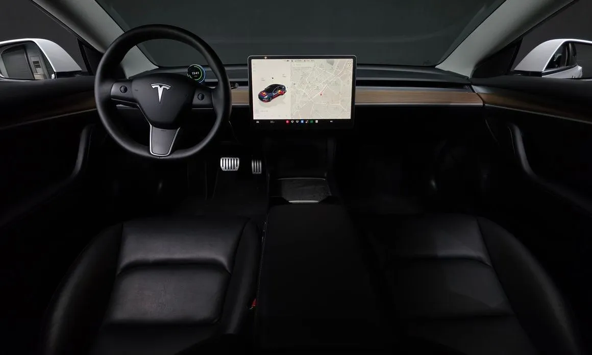 Tesla Model 3 — фото 5
