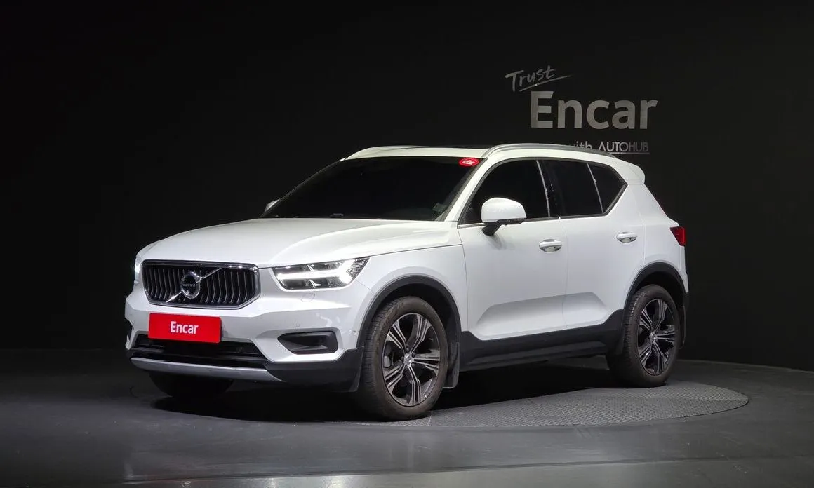 Volvo XC40 — фото 1