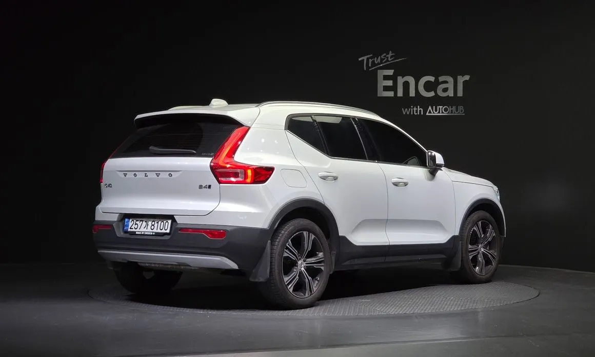 Volvo XC40 — фото 5
