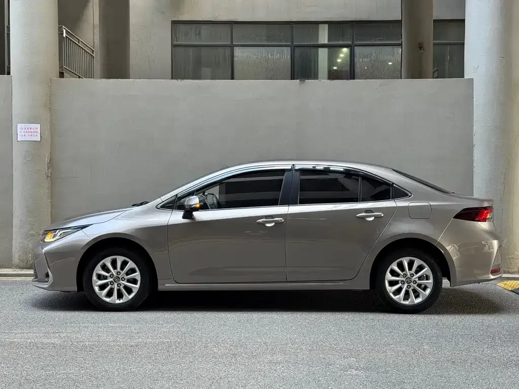 Toyota Corolla — фото 3
