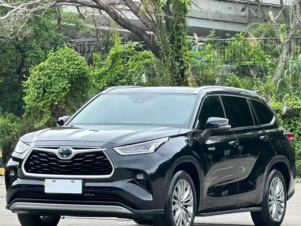 Toyota Highlander — фото 1