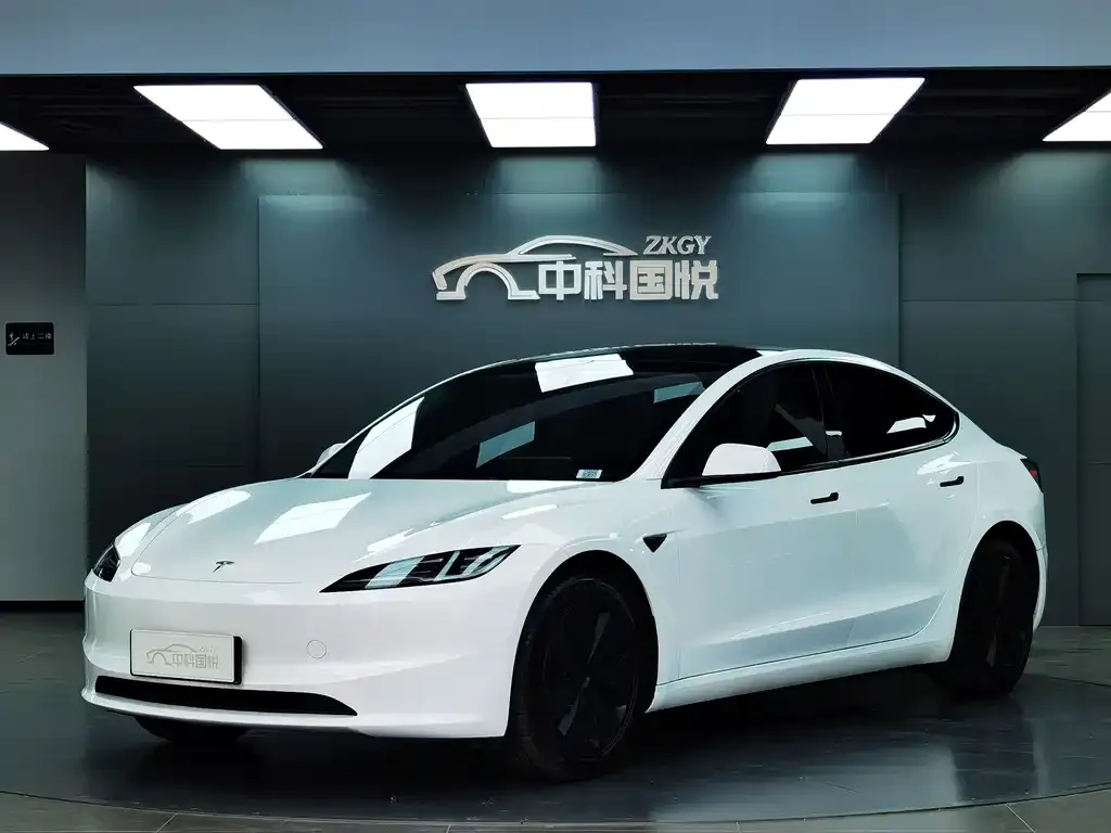 Tesla Model 3 — фото 1