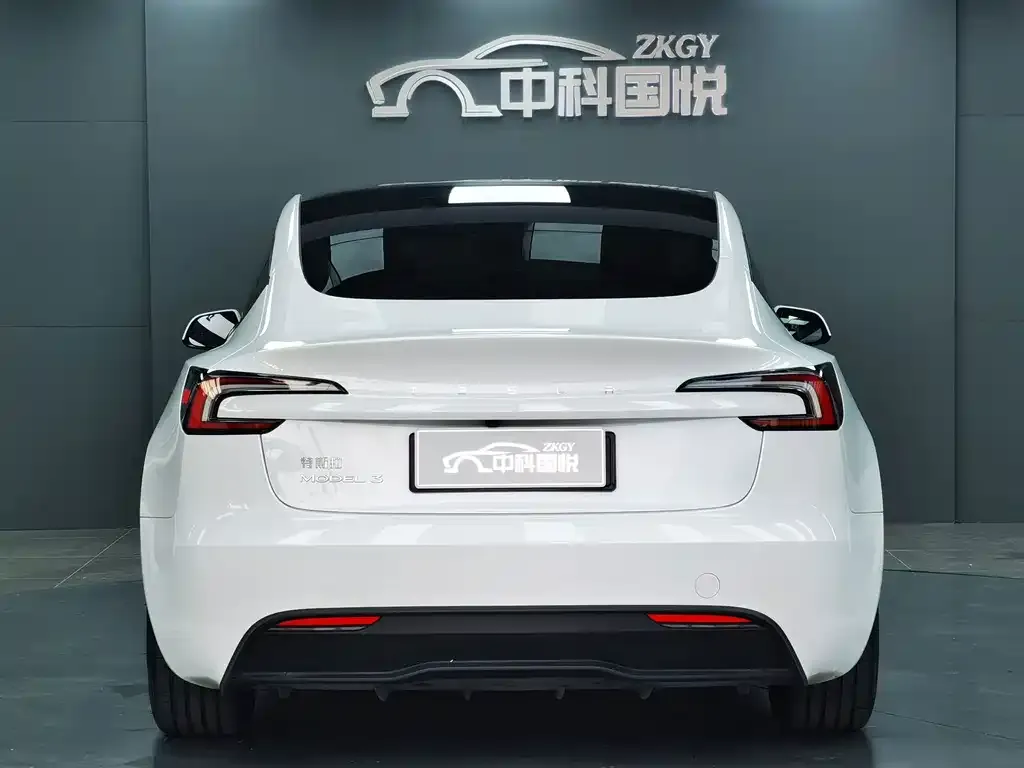 Tesla Model 3 — фото 4