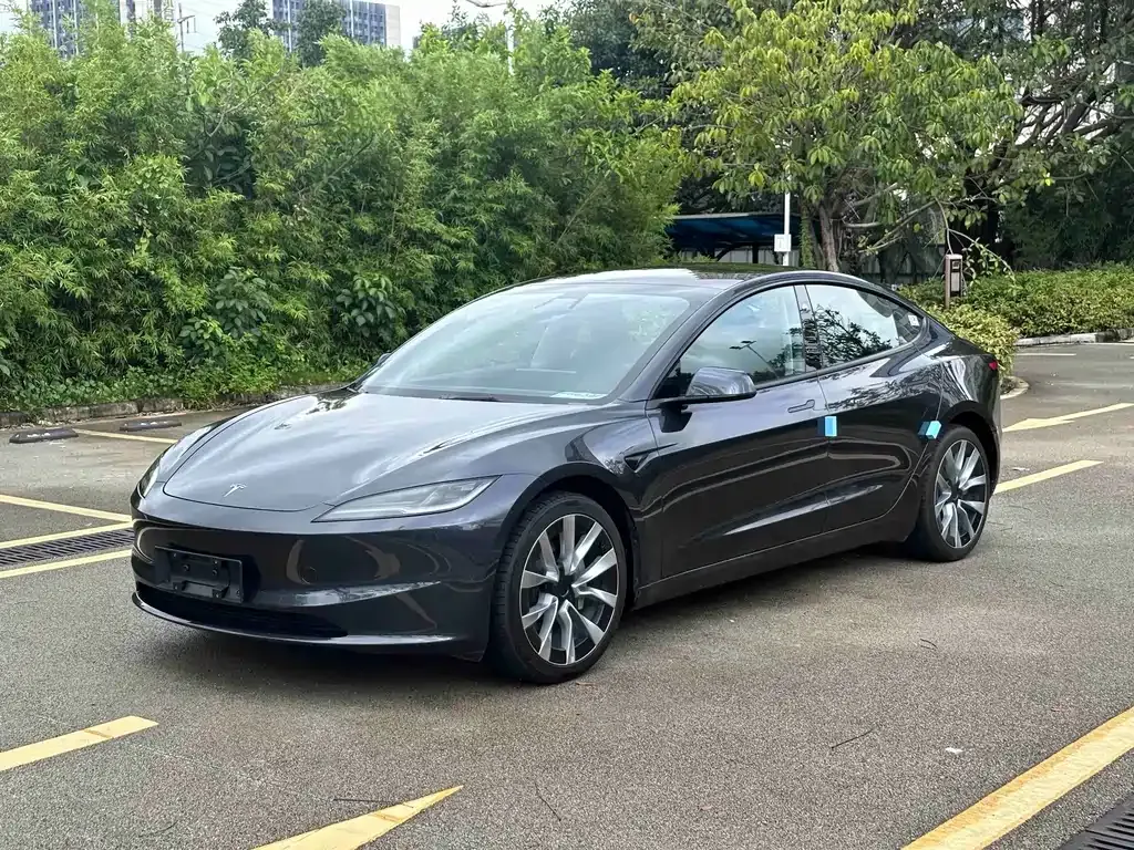Tesla Model 3 — фото 1