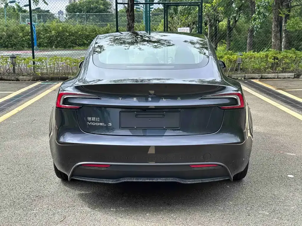 Tesla Model 3 — фото 7