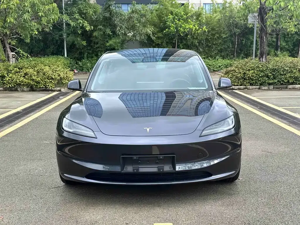 Tesla Model 3 — фото 9