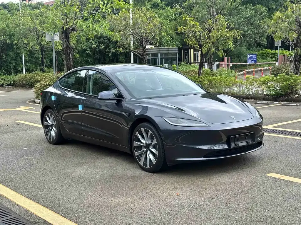 Tesla Model 3 — фото 10