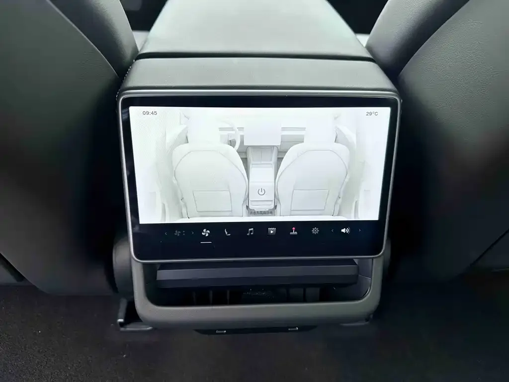 Tesla Model 3 — фото 2