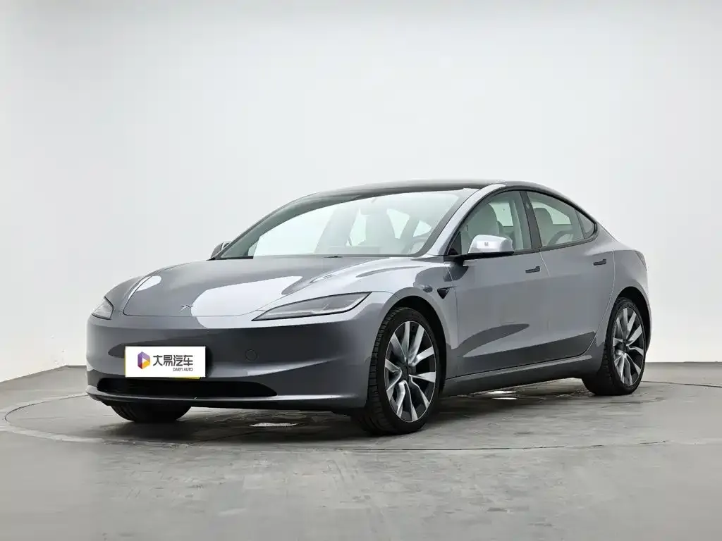 Tesla Model 3 — фото 1