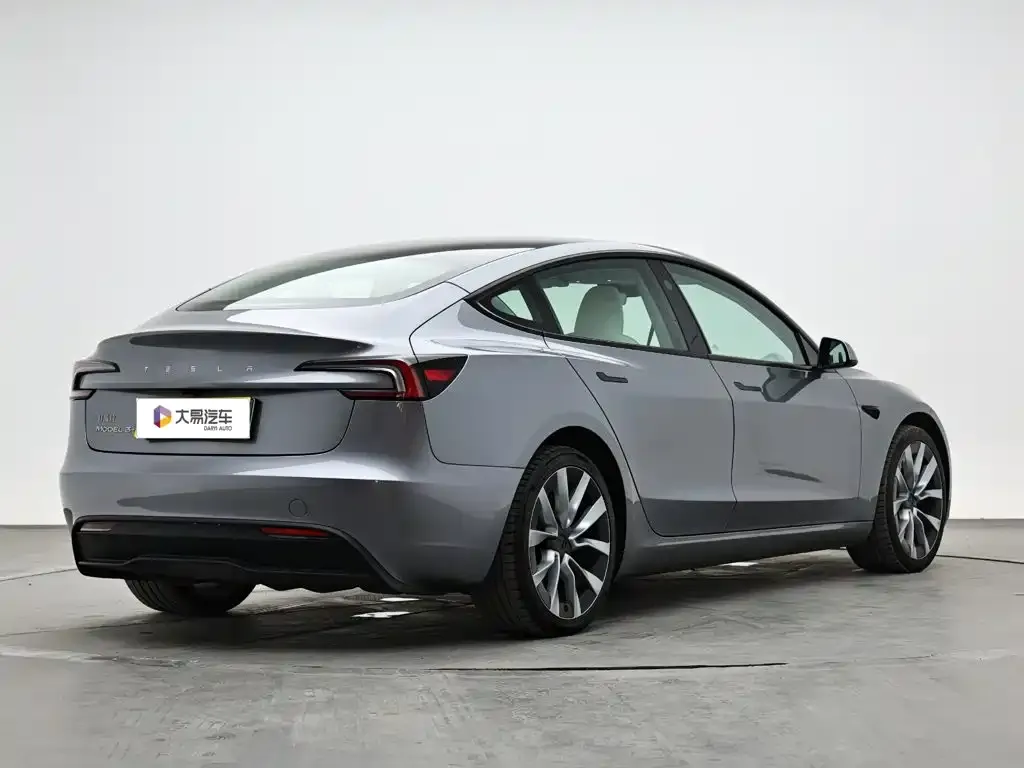 Tesla Model 3 — фото 8