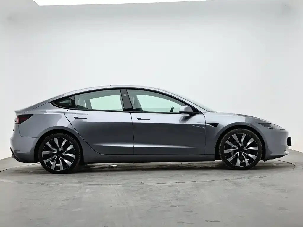 Tesla Model 3 — фото 7
