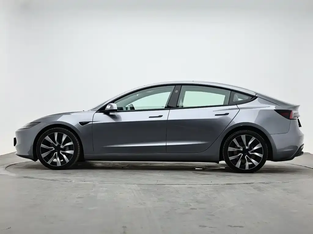Tesla Model 3 — фото 9