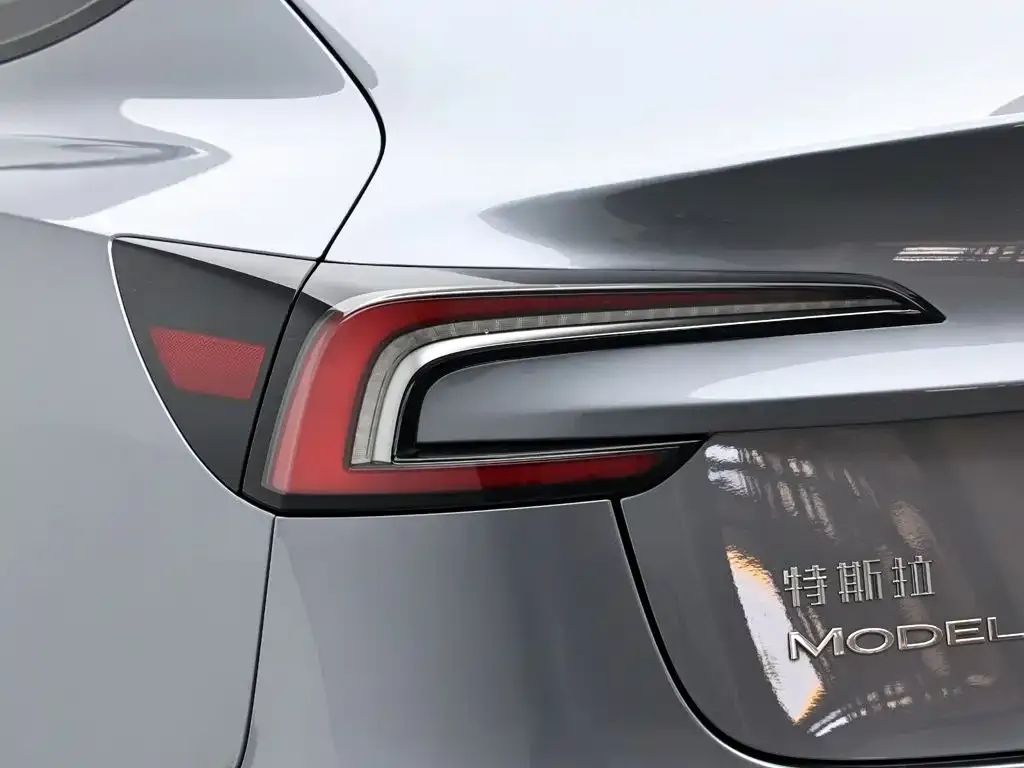 Tesla Model 3 — фото 4