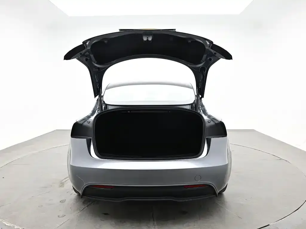 Tesla Model 3 — фото 6