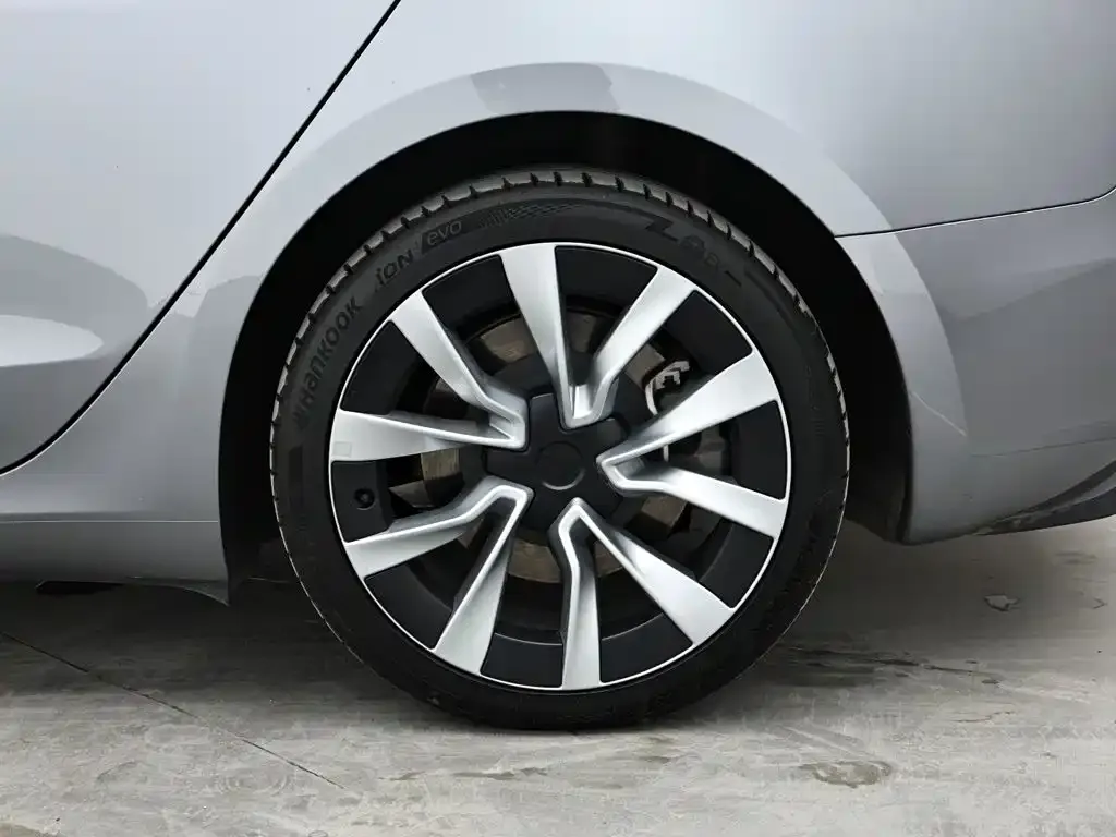 Tesla Model 3 — фото 3