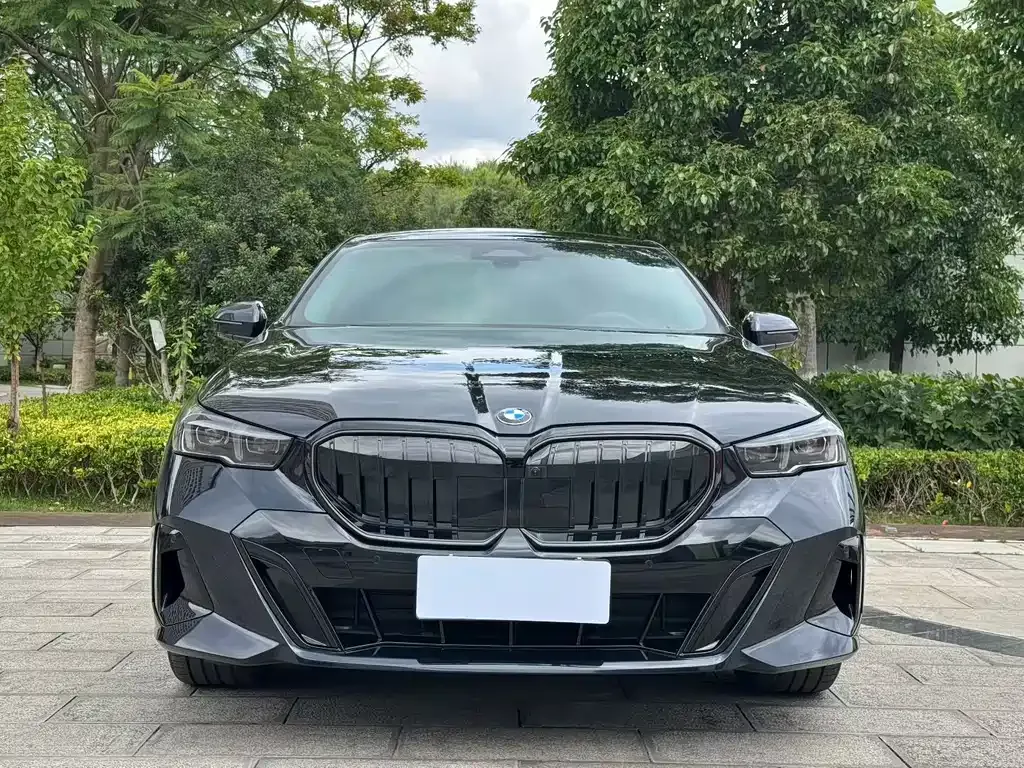 BMW 5 Series — фото 2