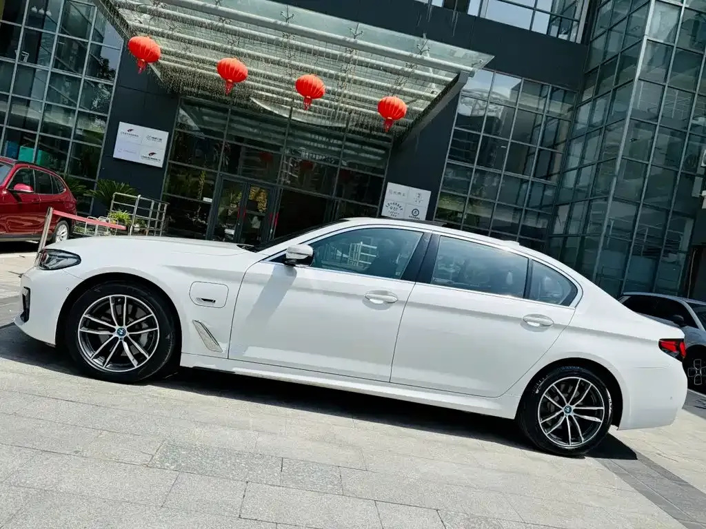 BMW 5 Series New Energy — фото 4