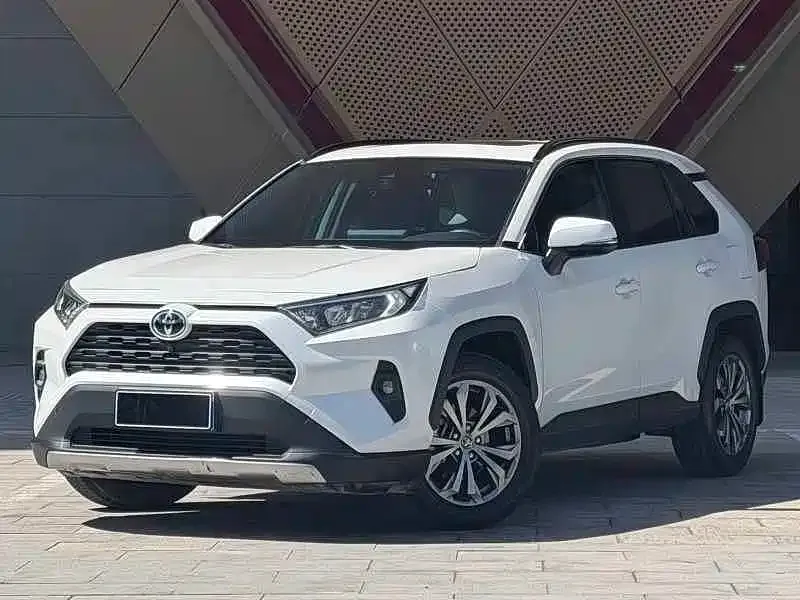Toyota RAV4 — фото 1