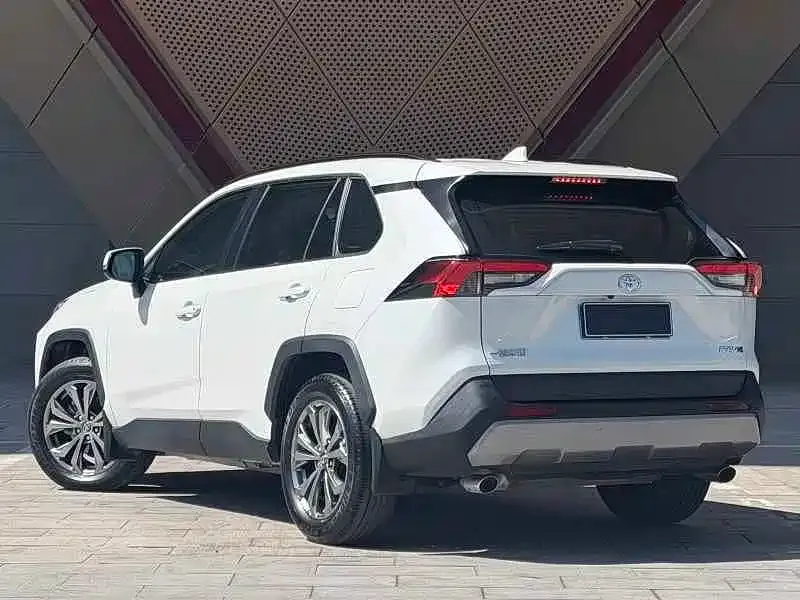 Toyota RAV4 — фото 6