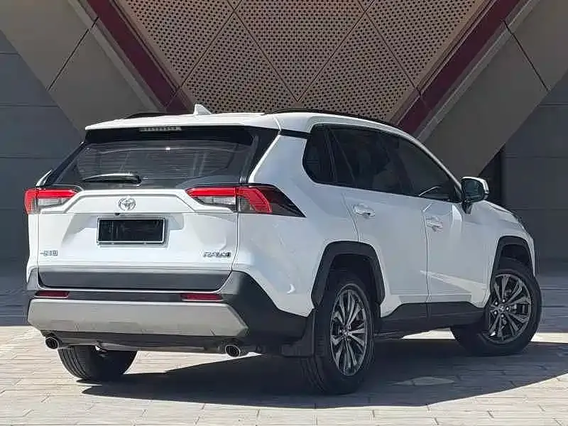 Toyota RAV4 — фото 5
