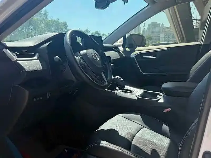 Toyota RAV4 — фото 10