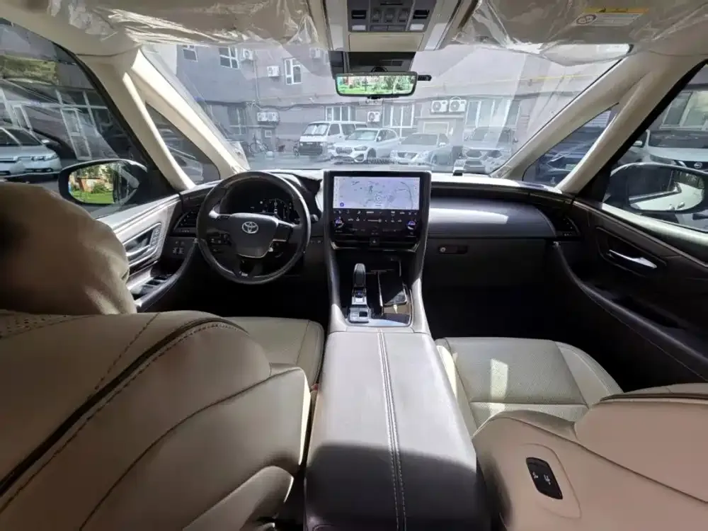 Toyota Alphard — фото 8