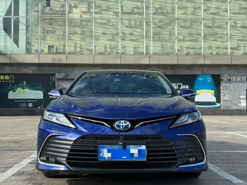 Toyota Camry — фото 8
