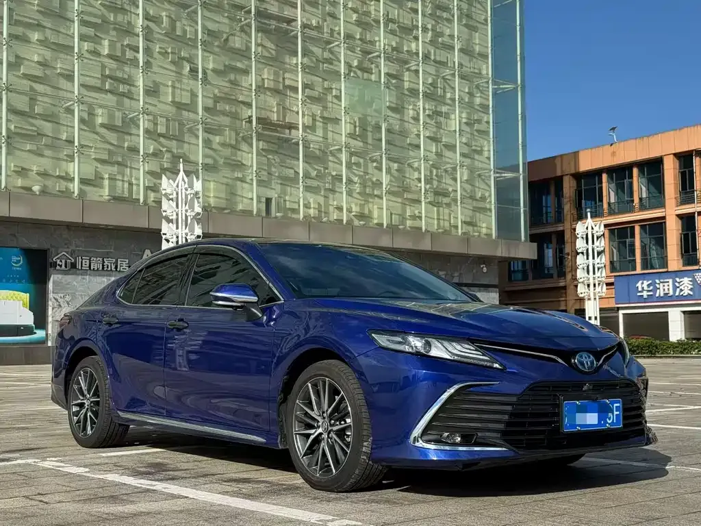 Toyota Camry — фото 6