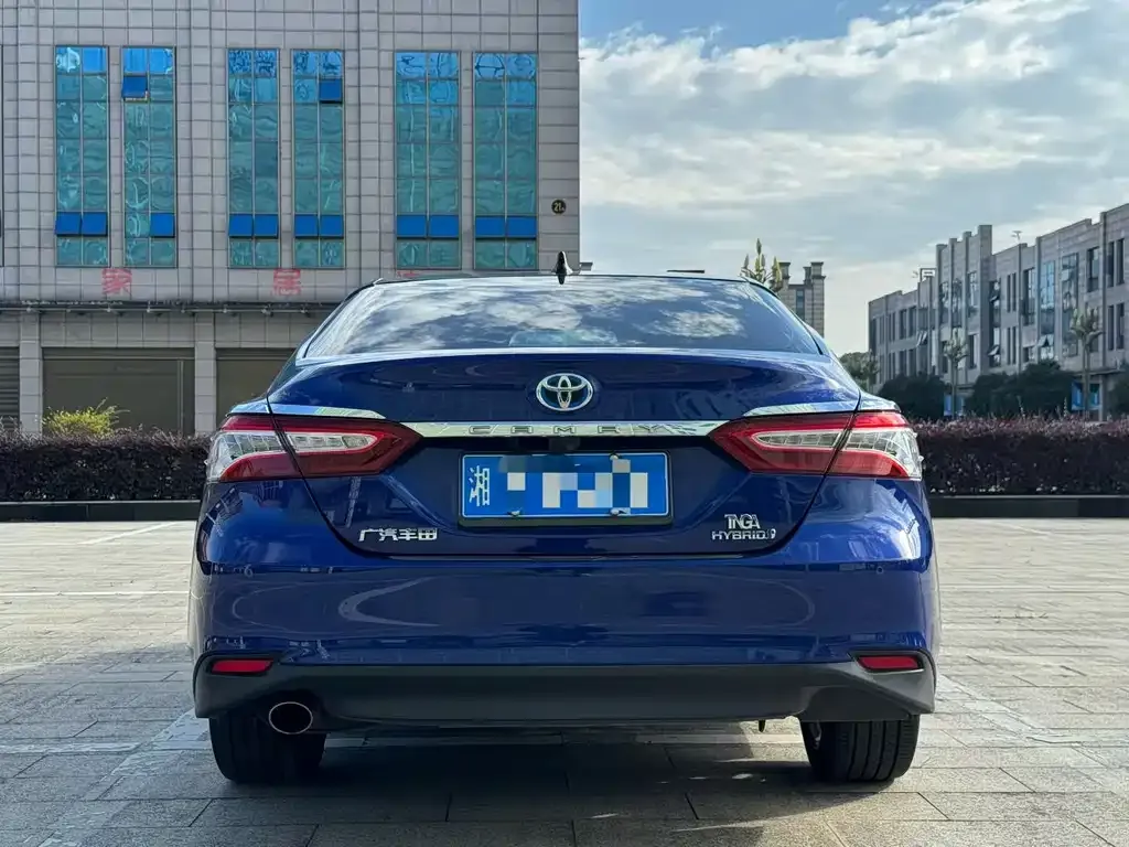 Toyota Camry — фото 4
