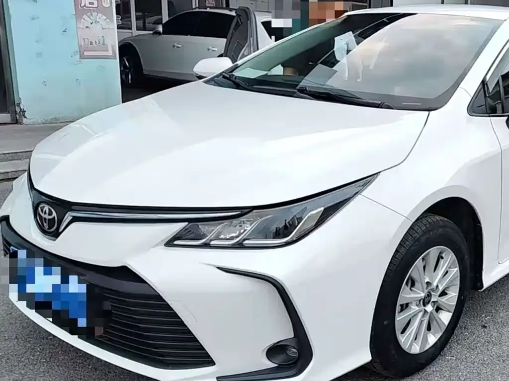 Toyota Corolla — фото 1