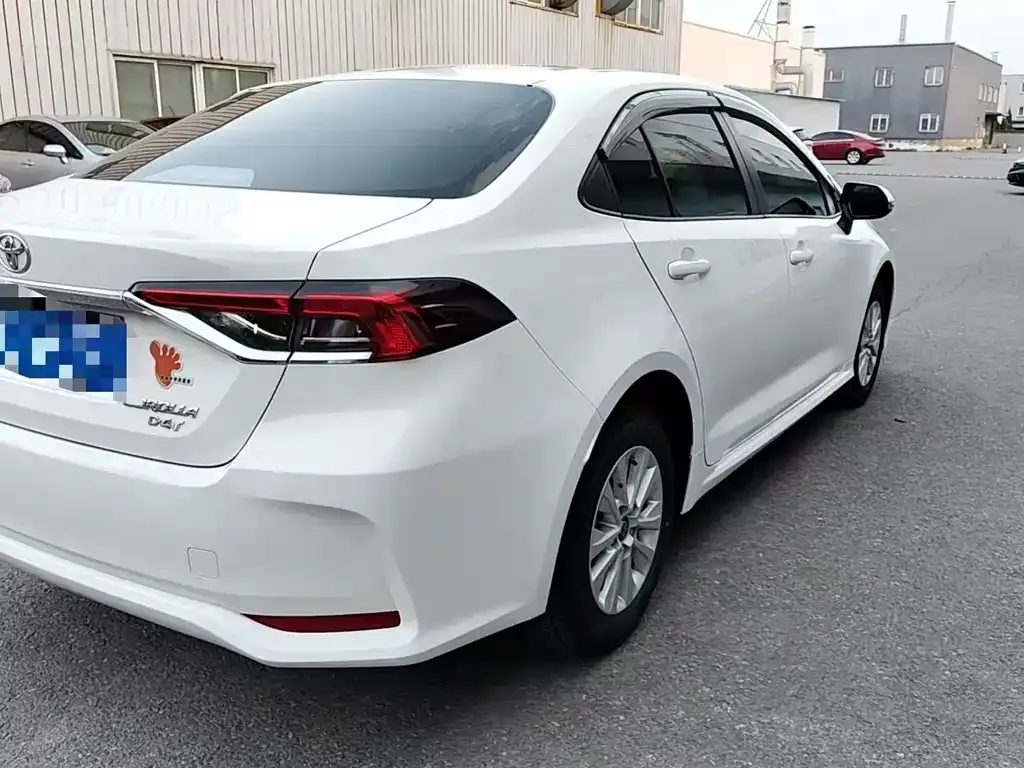Toyota Corolla — фото 4