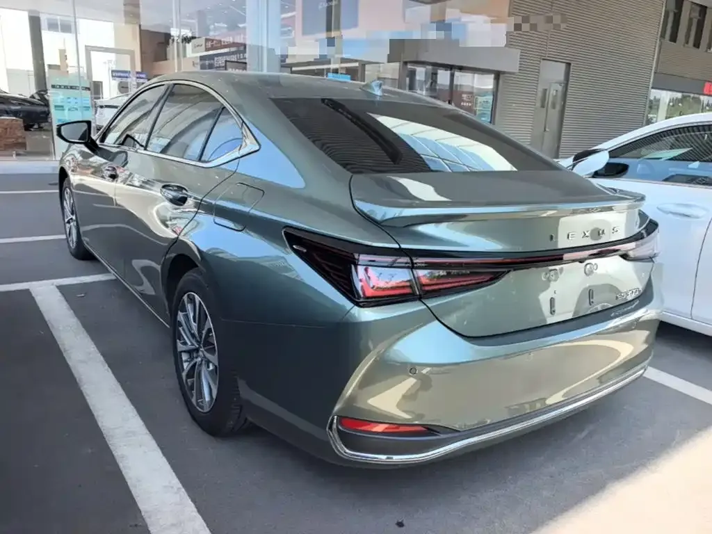 Lexus ES — фото 10