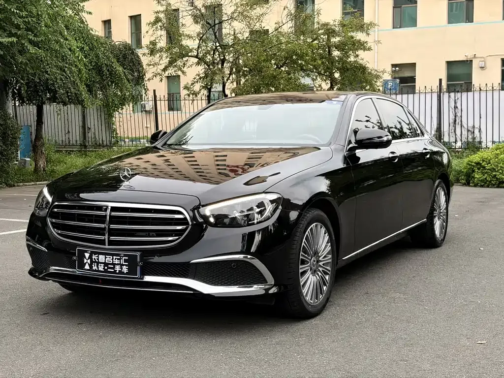 Mercedes-Benz E-Class — фото 1