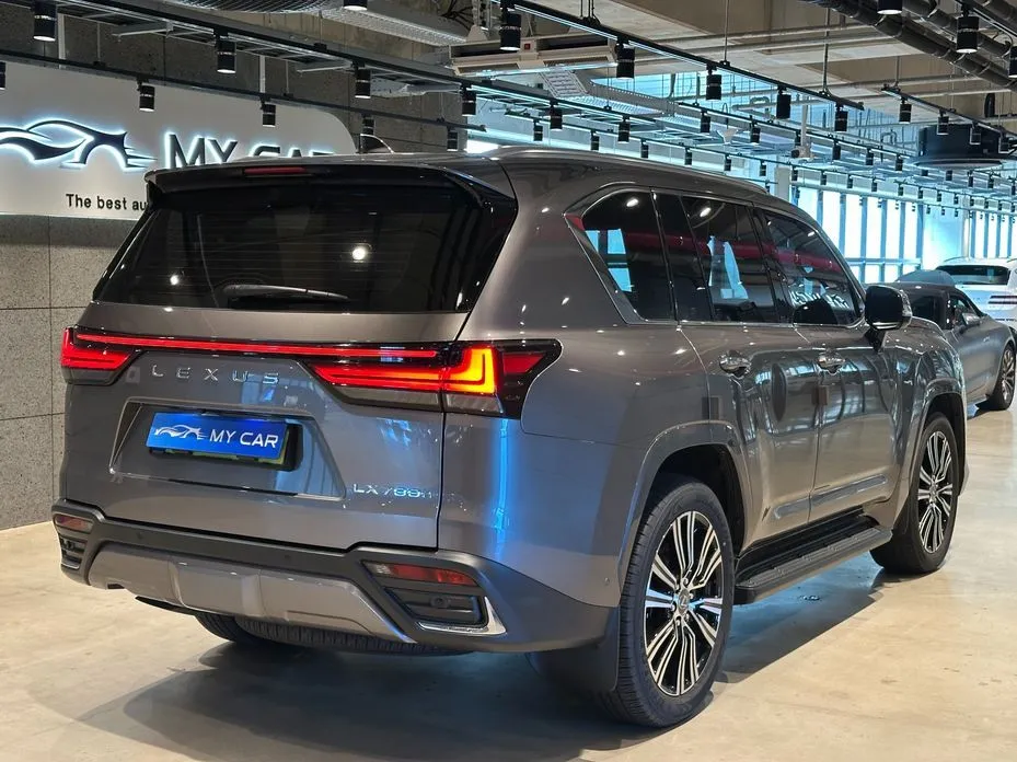 Lexus LX — фото 10