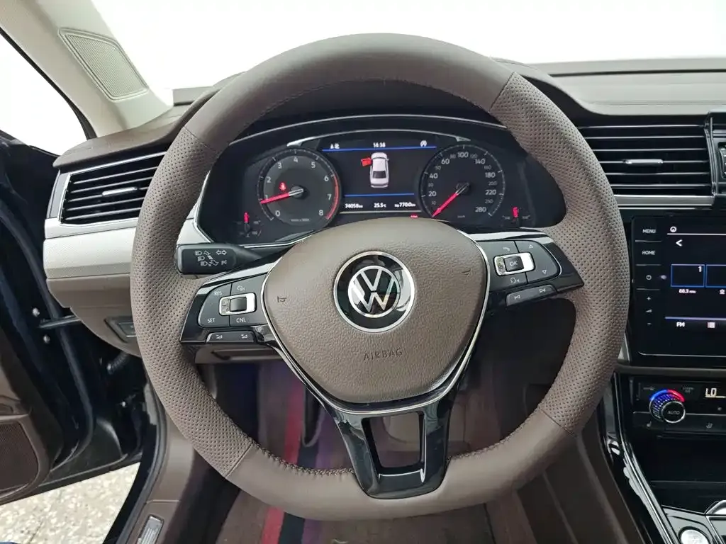 Volkswagen Phideon — фото 9