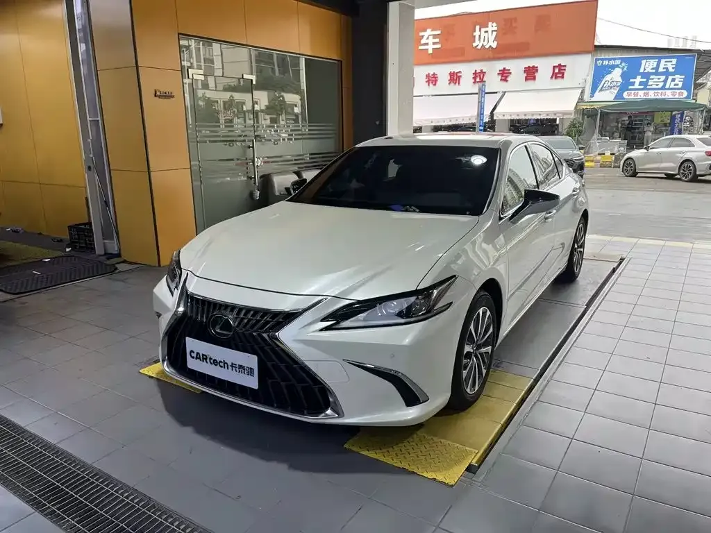 Lexus ES — фото 4