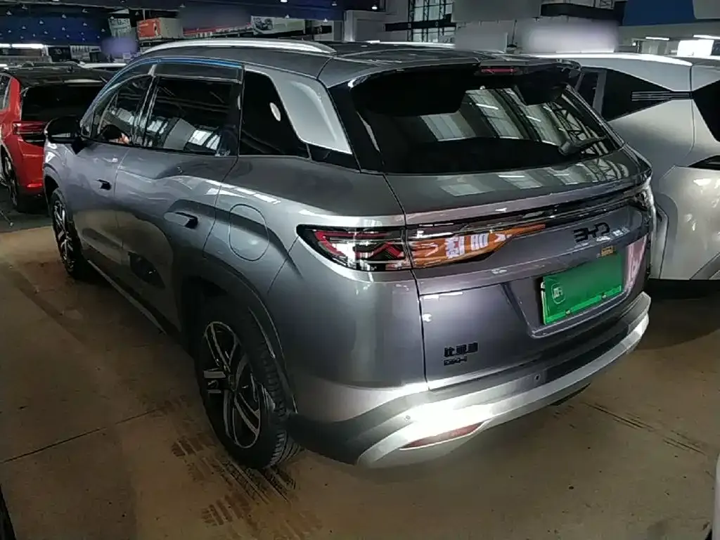 BYD L DM-i — фото 4