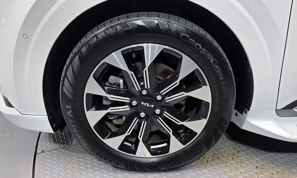 Kia Carnival — фото 10