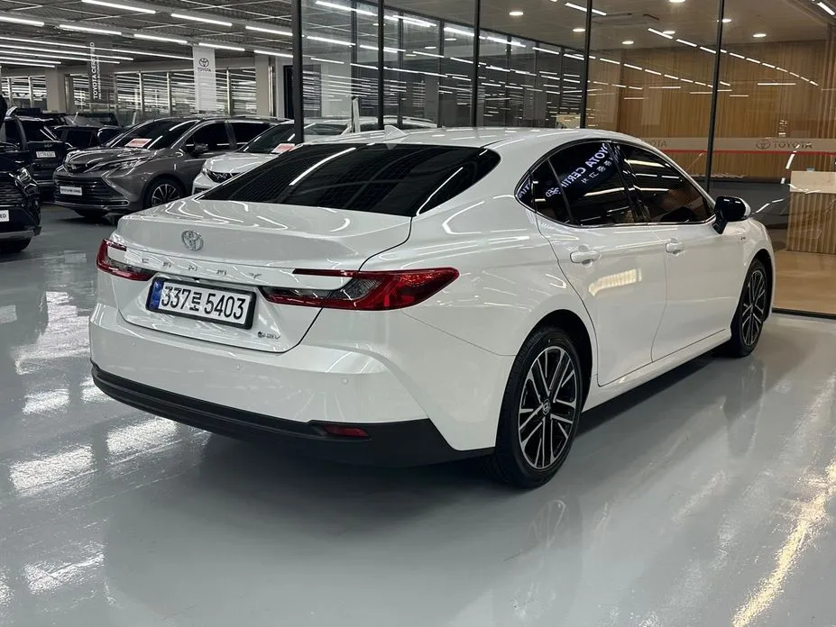 Toyota Camry — фото 5
