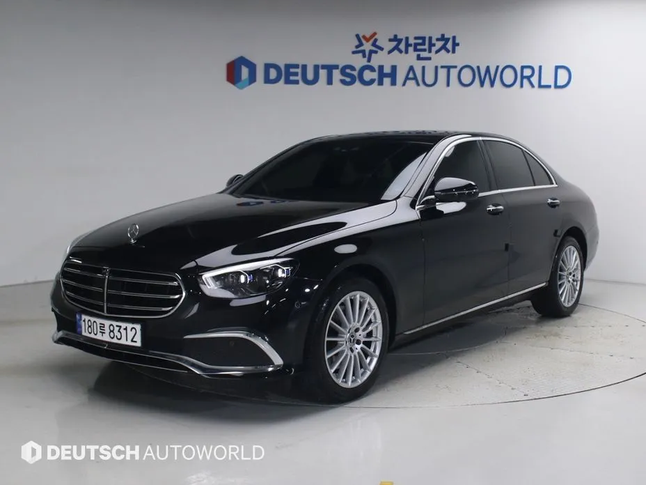 Mercedes-Benz E-Class — фото 1