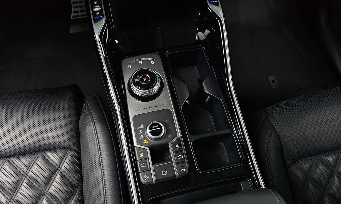 Kia Sorento — фото 6