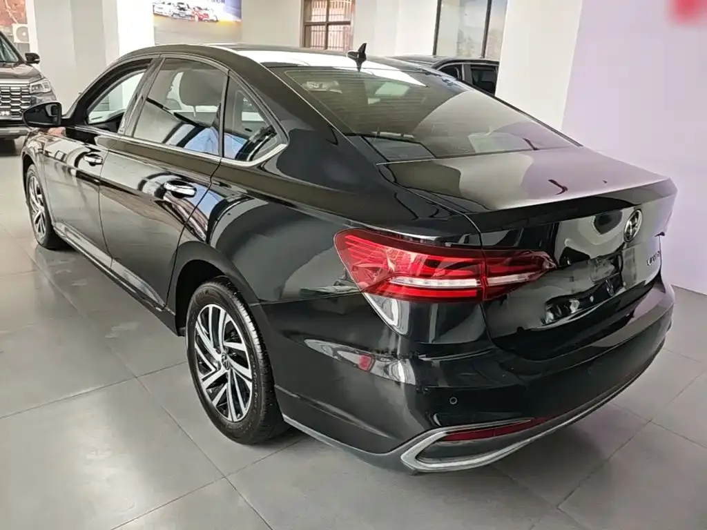 Volkswagen Lavida — фото 10