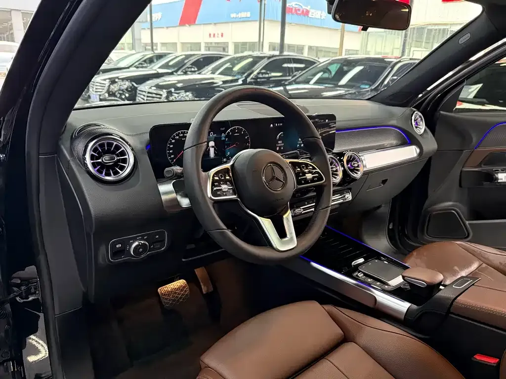 Mercedes-Benz GLB — фото 10