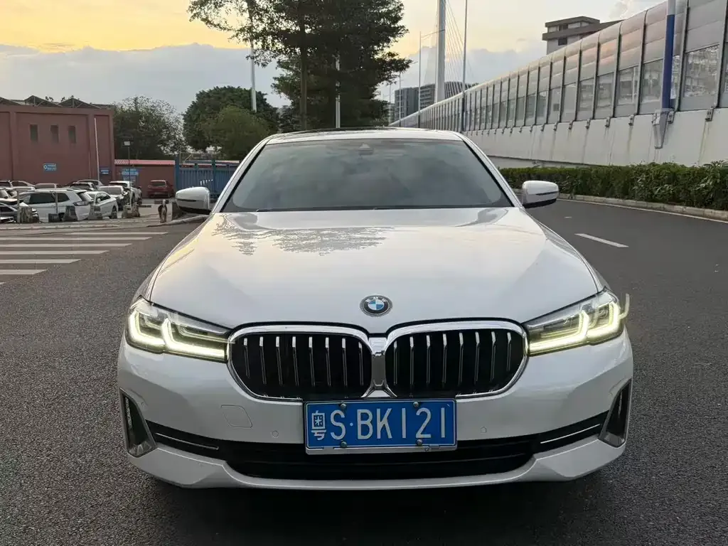 BMW 5 Series — фото 1