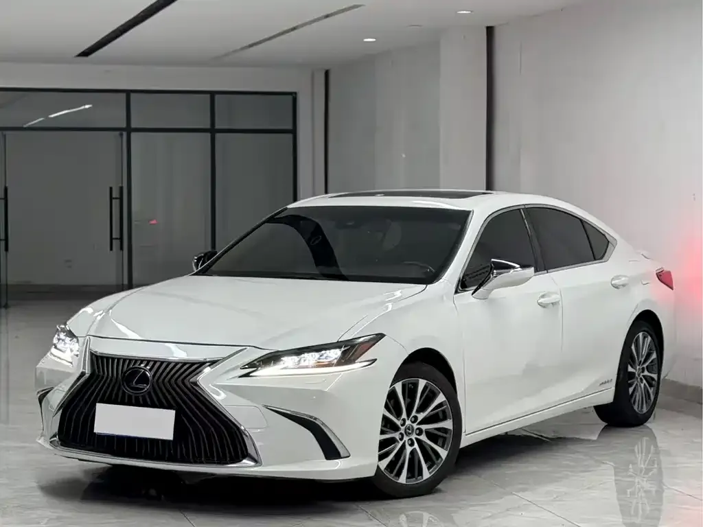 Lexus ES — фото 1
