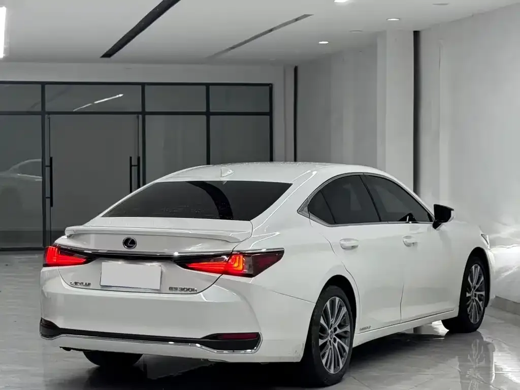 Lexus ES — фото 4