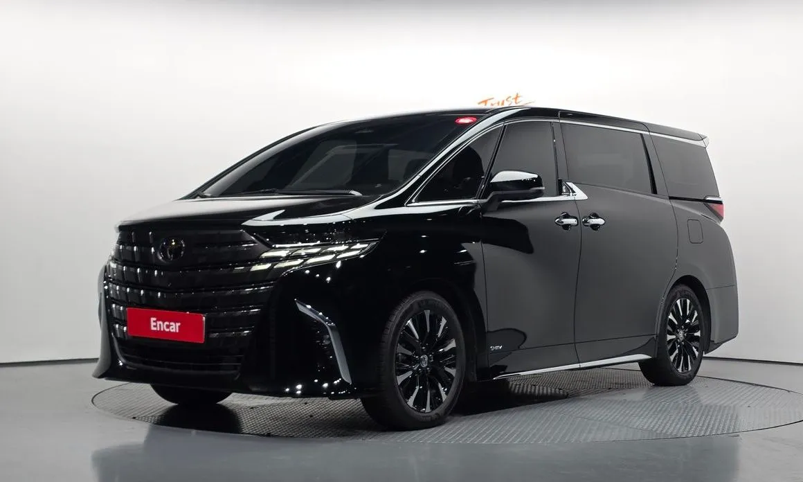 Toyota Alphard — фото 1