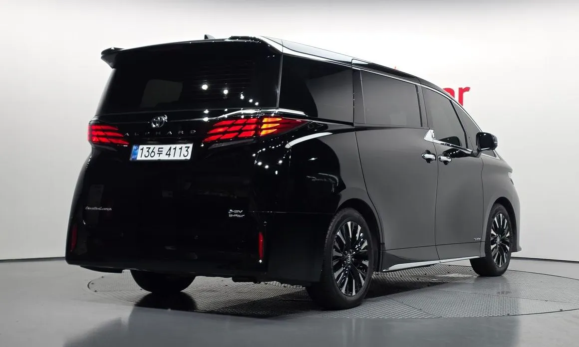 Toyota Alphard — фото 4
