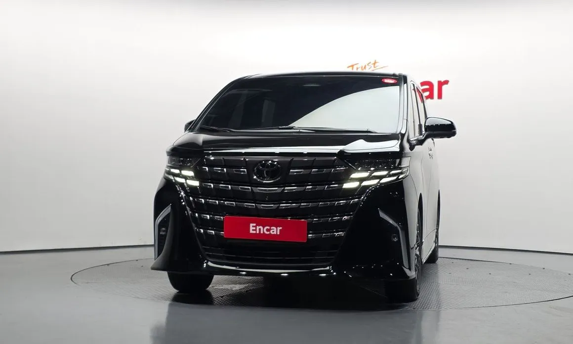 Toyota Alphard — фото 2